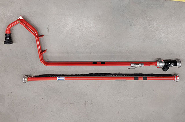 Kuva tuotteesta, jaettuna niin että jatkoputki makaa lattialla sen vieressä.